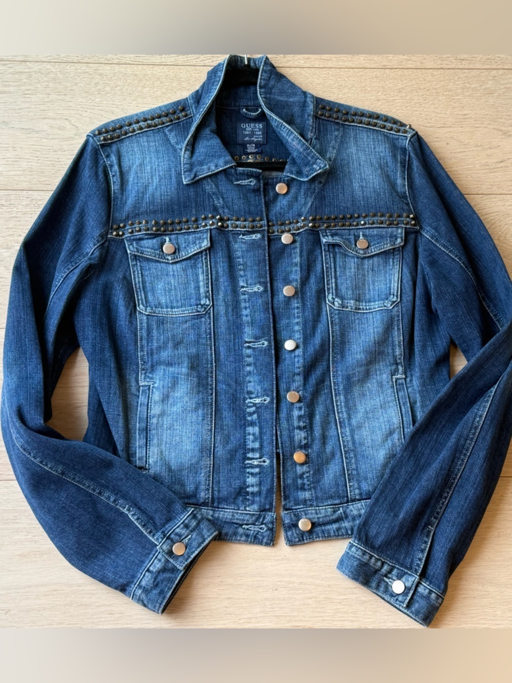 NWOT GUESS Studded Denim Jacket Blue Gold Hardware XL Classic Closet Staple